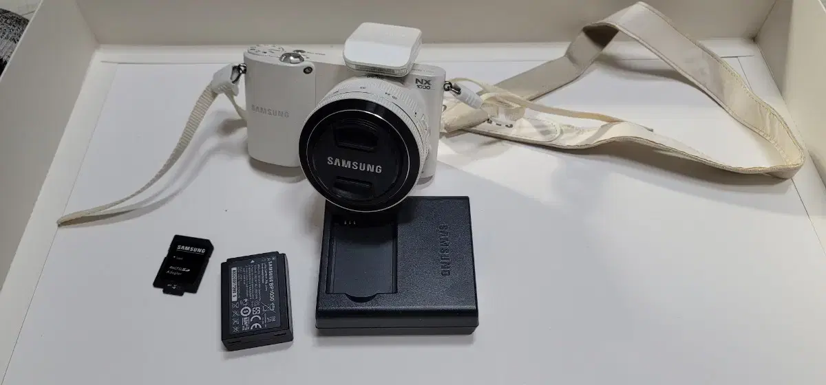 SAMSUNG NX1000